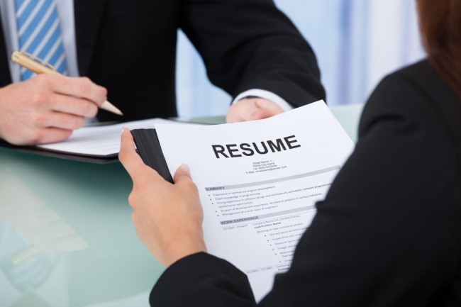 Alasan Perusahaan Menolak Lamaran Fresh Graduate yang Terjerat Utang