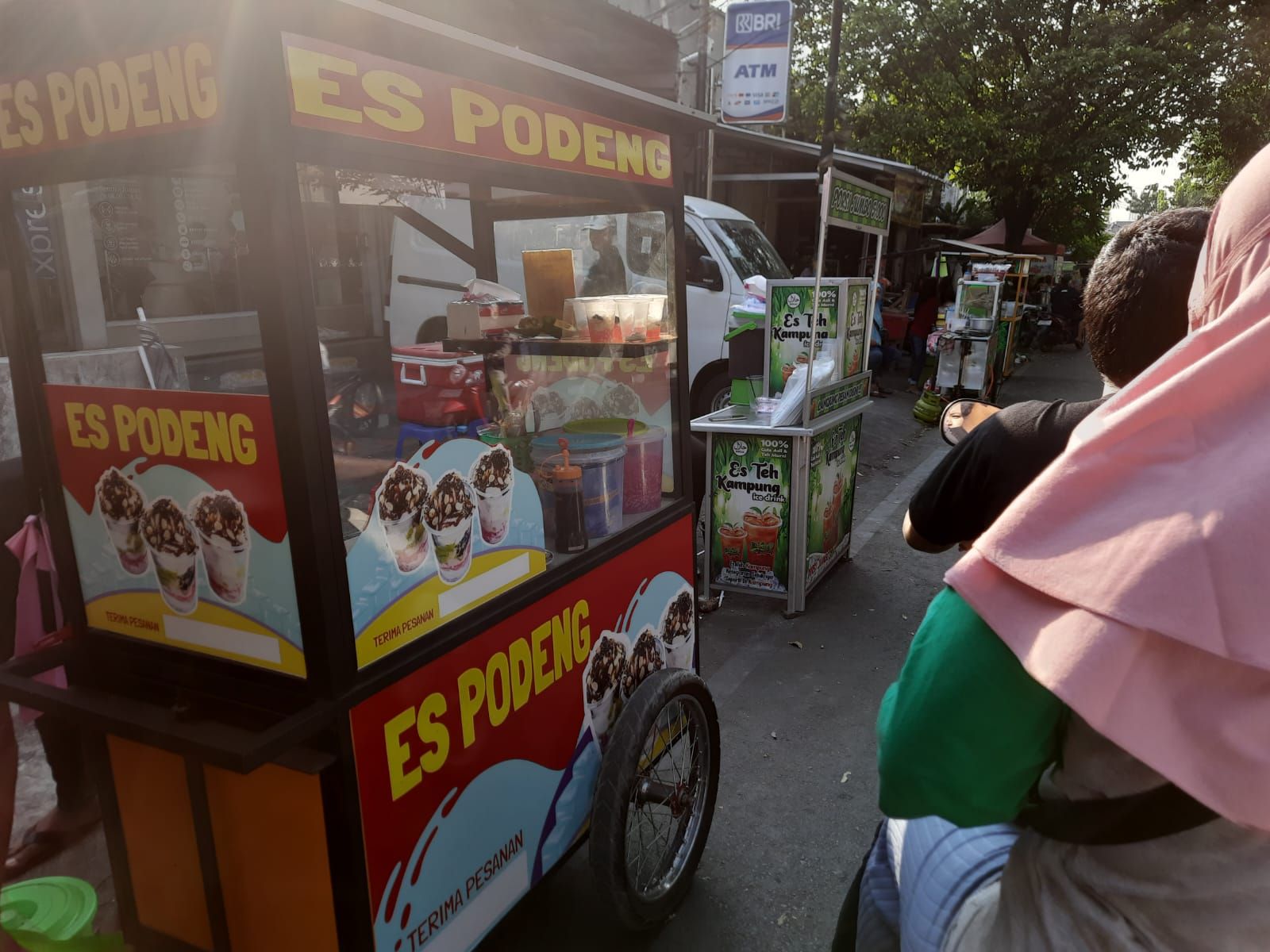 Pedagang Minuman, Berebut Ceruk di Cuaca Terik di Jakarta