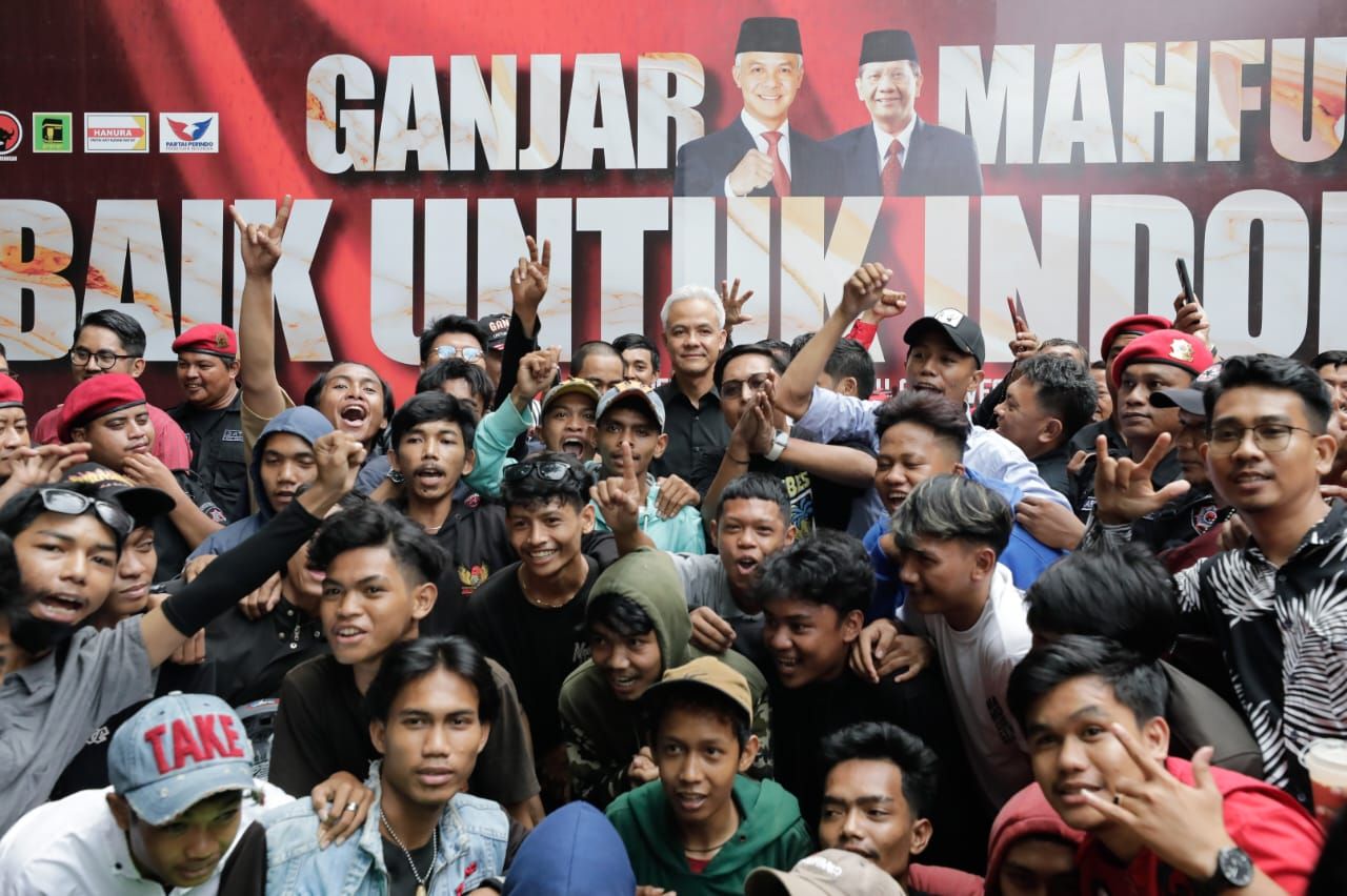 Ganjar Pranowo Minta Relawannya Dengarkan Keluhan dan Masukan Masyarakat