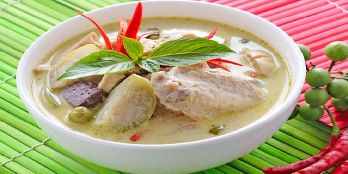 Sering Menghangatkan Opor atau Makanan Besrsantan? Ini Dia Bahayanya