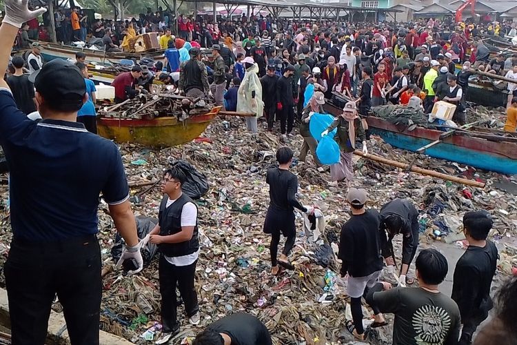 Hari Peduli Sampah Nasional: Aksi Bersih-bersih Bagus Tapi Tak Memadai Atasi Masalah Sampah