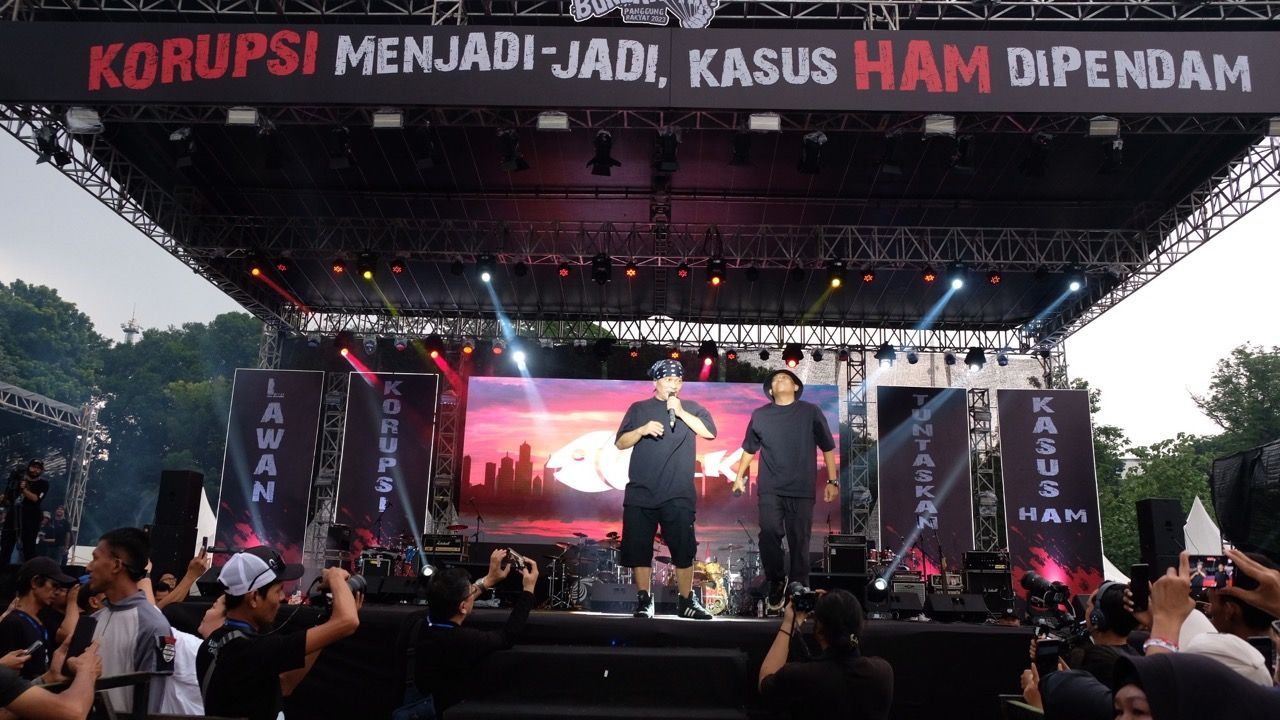 Pecah! Konser Panggung Rakyat Bongkar Tolak Koruptor dan Pelanggar HAM