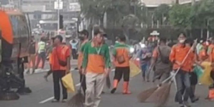 DLH DKI Jakarta Kumpulkan Lebih dari 17 Ton Sampah Pasca Unjuk Rasa di Depan Gedung DPR/MPR