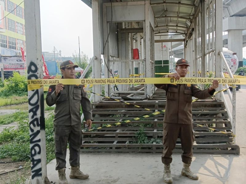 Satpol PP Diturunkan untuk Tertibkan Vandalisme dan Pelanggaran Penggunaan Trotoar di Jakarta