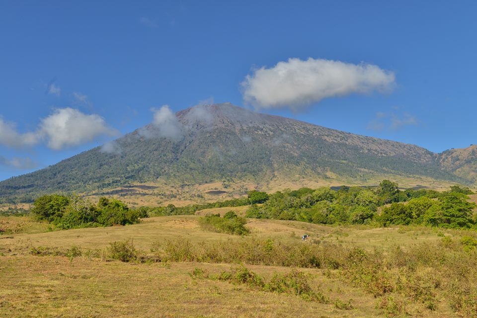 Pendakian Gunung Rinjani Mengancam Kelestarian Lingkungan