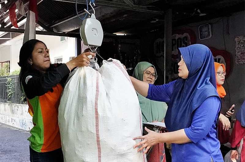 Mengintip Cara Beroperasi Bank Sampah Sehati di Jakarta Selatan