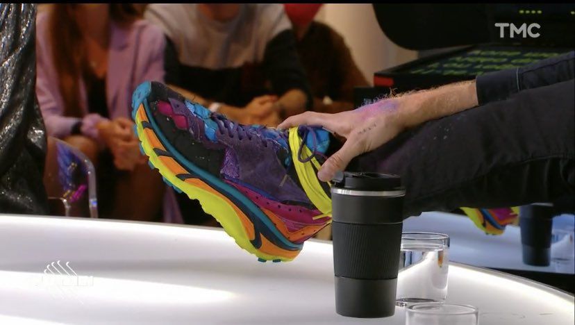 Sneakers Vokalis Coldplay Ini Dibuat dari 70 Sepatu Tua