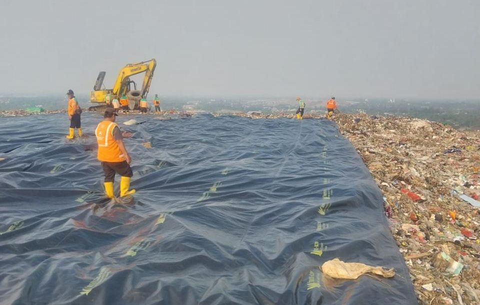 Secara Bertahap Pengelolaan Sampah di TPST Bantargebang Beralih ke Sistem Controlled Landfill