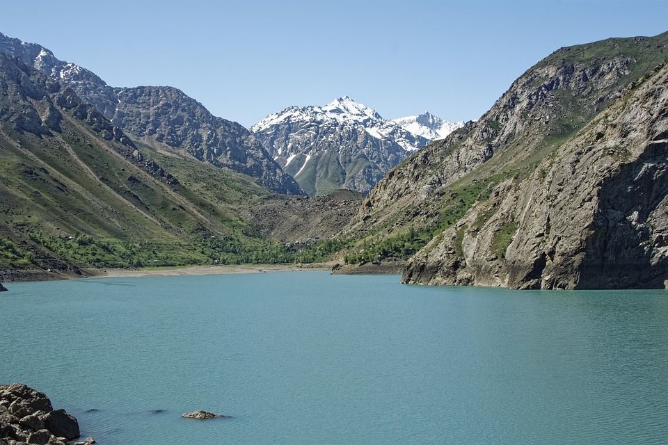 UNEP: Melelehnya Gletser Mengancam Sumber Air di Tajikistan