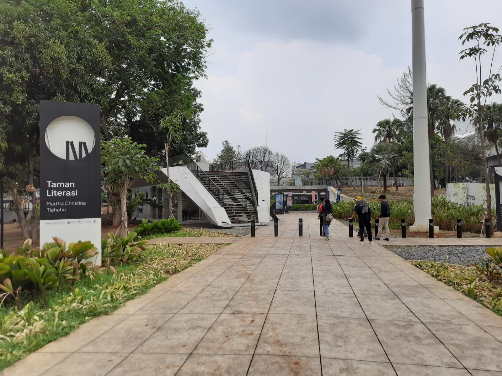 Taman Literasi Martha Christina Tiahahu, Tempat Nongkrong Favorit Warga Jakarta