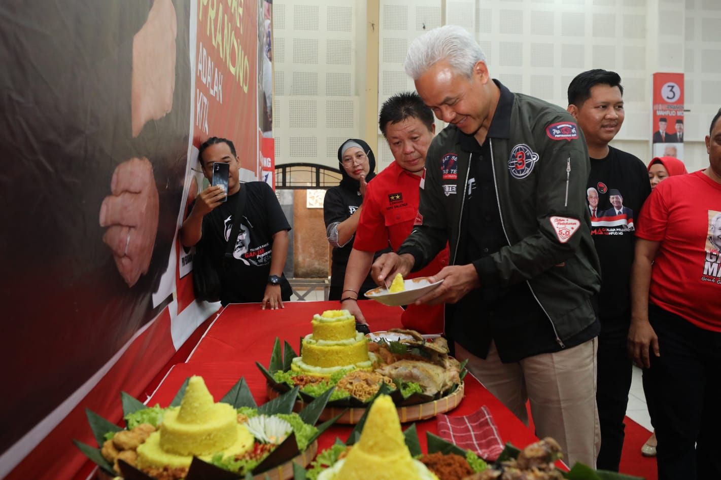 Tiga Tumpeng dari Ganjar di Hari Ulang Tahun Megawati