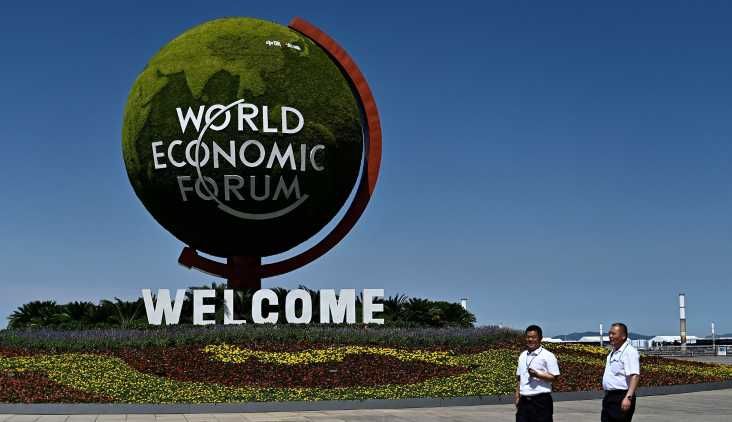Berbicara di World Economic Forum, Direktur Eksekutif UNEP Soroti Sampah Plastik